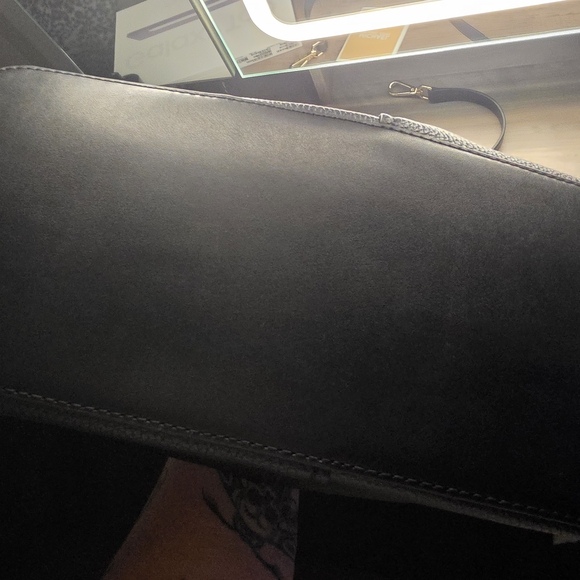 Michael Kors Hyde Black Leather Satchel with Gold Details - Picture 6 of 9